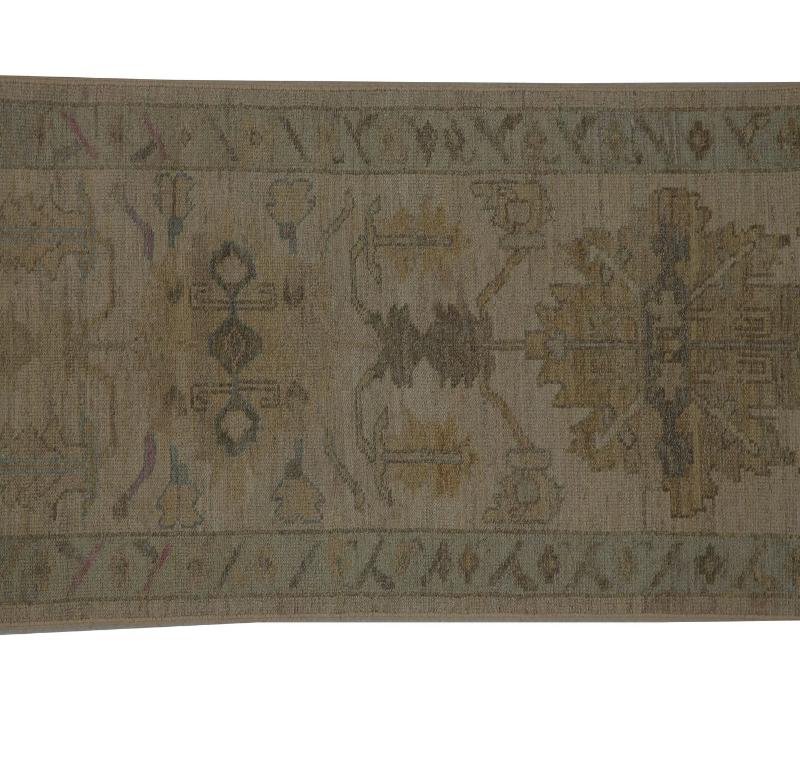 Entdecken Sie die Eleganz von Turkey Oushak mit seinen Teppichen. Dieses exklusive Design, das mit viel Liebe zum Detail entworfen wurde, ist perfekt, um Ihren Raum zu verschönern.