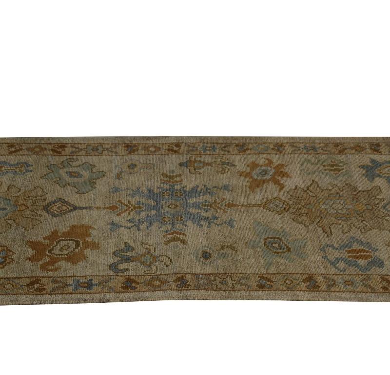 Entdecken Sie die Eleganz von Turkey Oushak mit seinen Teppichen. Dieses exklusive Design, das mit viel Liebe zum Detail entworfen wurde, ist perfekt, um Ihren Raum zu verschönern.