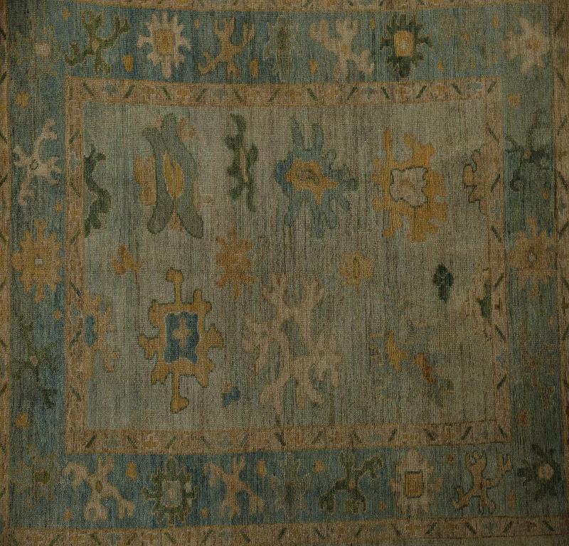 Entdecken Sie die Eleganz von Turkey Oushak mit seinen Teppichen. Dieses exklusive Design, das mit viel Liebe zum Detail entworfen wurde, ist perfekt, um Ihren Raum zu verschönern.