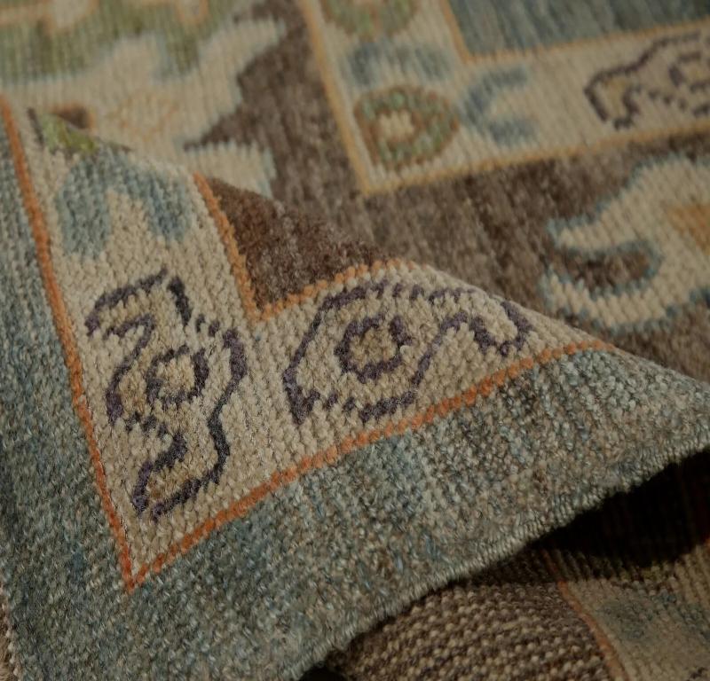 Entdecken Sie die Eleganz von Turkey Oushak mit seinen Teppichen. Dieses exklusive Design, das mit viel Liebe zum Detail entworfen wurde, ist perfekt, um Ihren Raum zu verschönern.