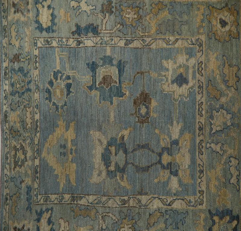 Entdecken Sie die Eleganz von Turkey Oushak mit seinen Teppichen. Dieses exklusive Design, das mit viel Liebe zum Detail entworfen wurde, ist perfekt, um Ihren Raum zu verschönern.