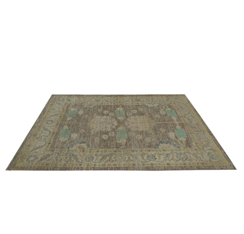 Entdecken Sie die Eleganz von Turkey Oushak mit seinen Teppichen. Dieses exklusive Design, das mit viel Liebe zum Detail entworfen wurde, ist perfekt, um Ihren Raum zu verschönern.