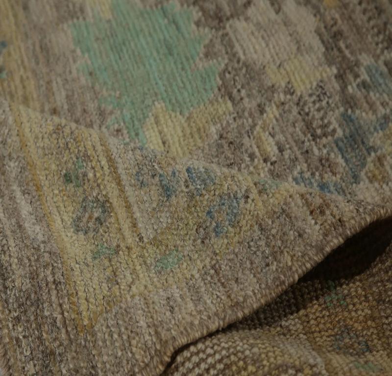 Entdecken Sie die Eleganz von Turkey Oushak mit seinen Teppichen. Dieses exklusive Design, das mit viel Liebe zum Detail entworfen wurde, ist perfekt, um Ihren Raum zu verschönern.