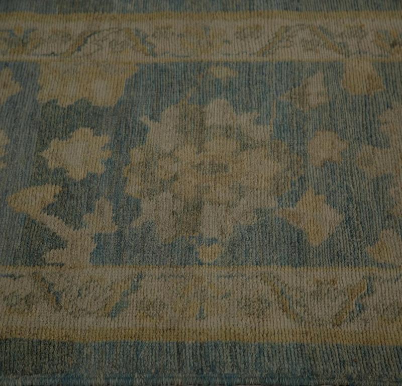 Entdecken Sie die Eleganz von Turkey Oushak mit seinen Teppichen. Dieses exklusive Design, das mit viel Liebe zum Detail entworfen wurde, ist perfekt, um Ihren Raum zu verschönern.