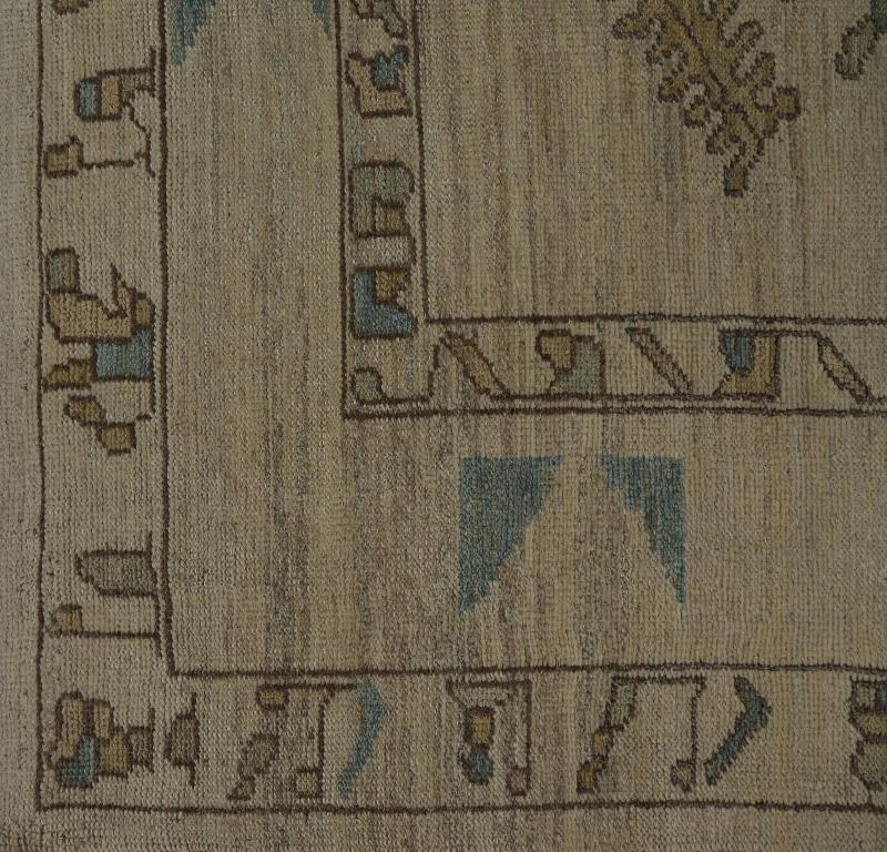 Entdecken Sie die Eleganz von Turkey Oushak mit seinen Teppichen. Dieses exklusive Design, das mit viel Liebe zum Detail entworfen wurde, ist perfekt, um Ihren Raum zu verschönern.