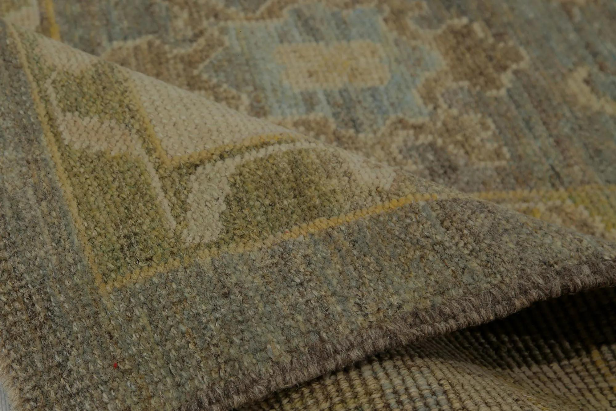 Scopri l'eleganza dei tappeti per l'area della Turchia Oushak. Progettato con una meticolosa attenzione ai dettagli, questo design esclusivo è perfetto per valorizzare il tuo spazio.