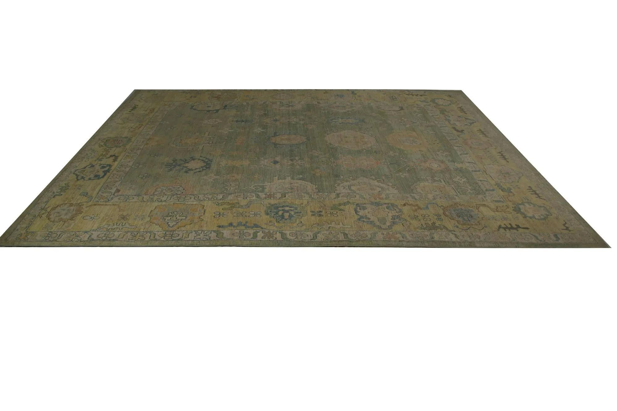 Scopri l'eleganza dei tappeti per l'area della Turchia Oushak. Progettato con una meticolosa attenzione ai dettagli, questo design esclusivo è perfetto per valorizzare il tuo spazio.