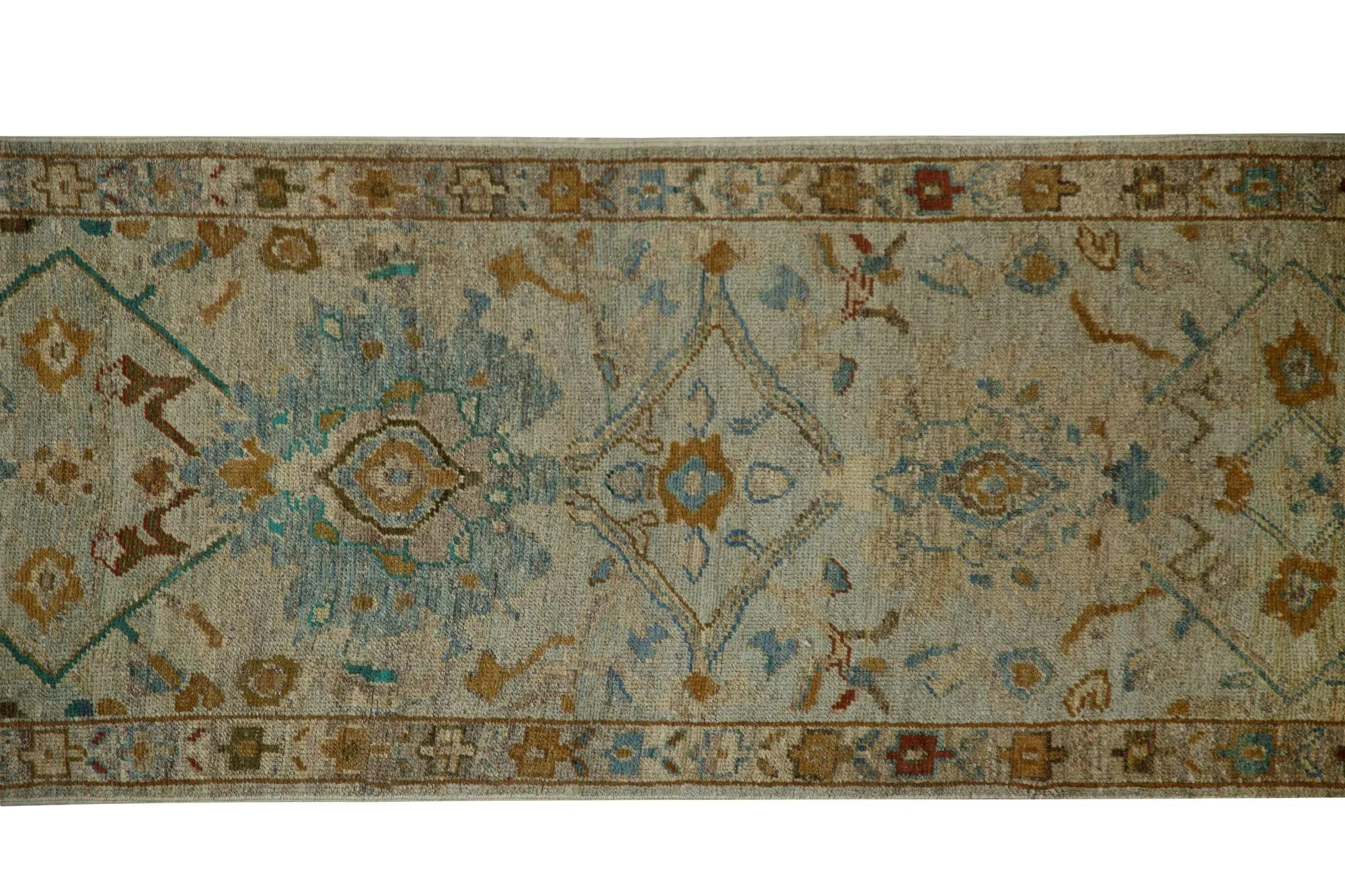 Entdecken Sie die Eleganz von Turkey Oushak mit seinen Teppichen. Dieses exklusive Design, das mit viel Liebe zum Detail entworfen wurde, ist perfekt, um Ihren Raum zu verschönern.