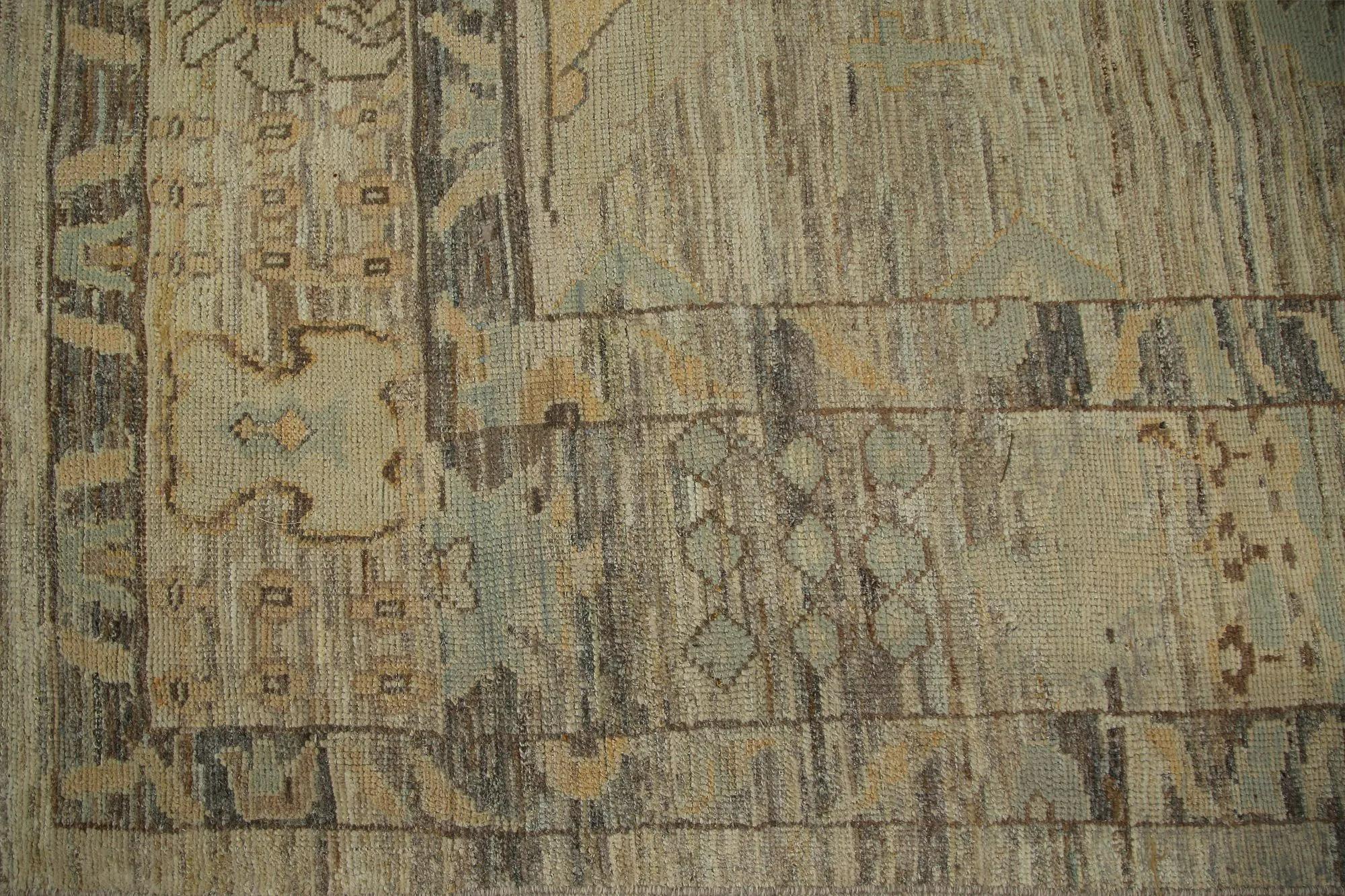 Entdecken Sie die Eleganz von Turkey Oushak mit seinen Teppichen. Dieses exklusive Design, das mit viel Liebe zum Detail entworfen wurde, ist perfekt, um Ihren Raum zu verschönern.