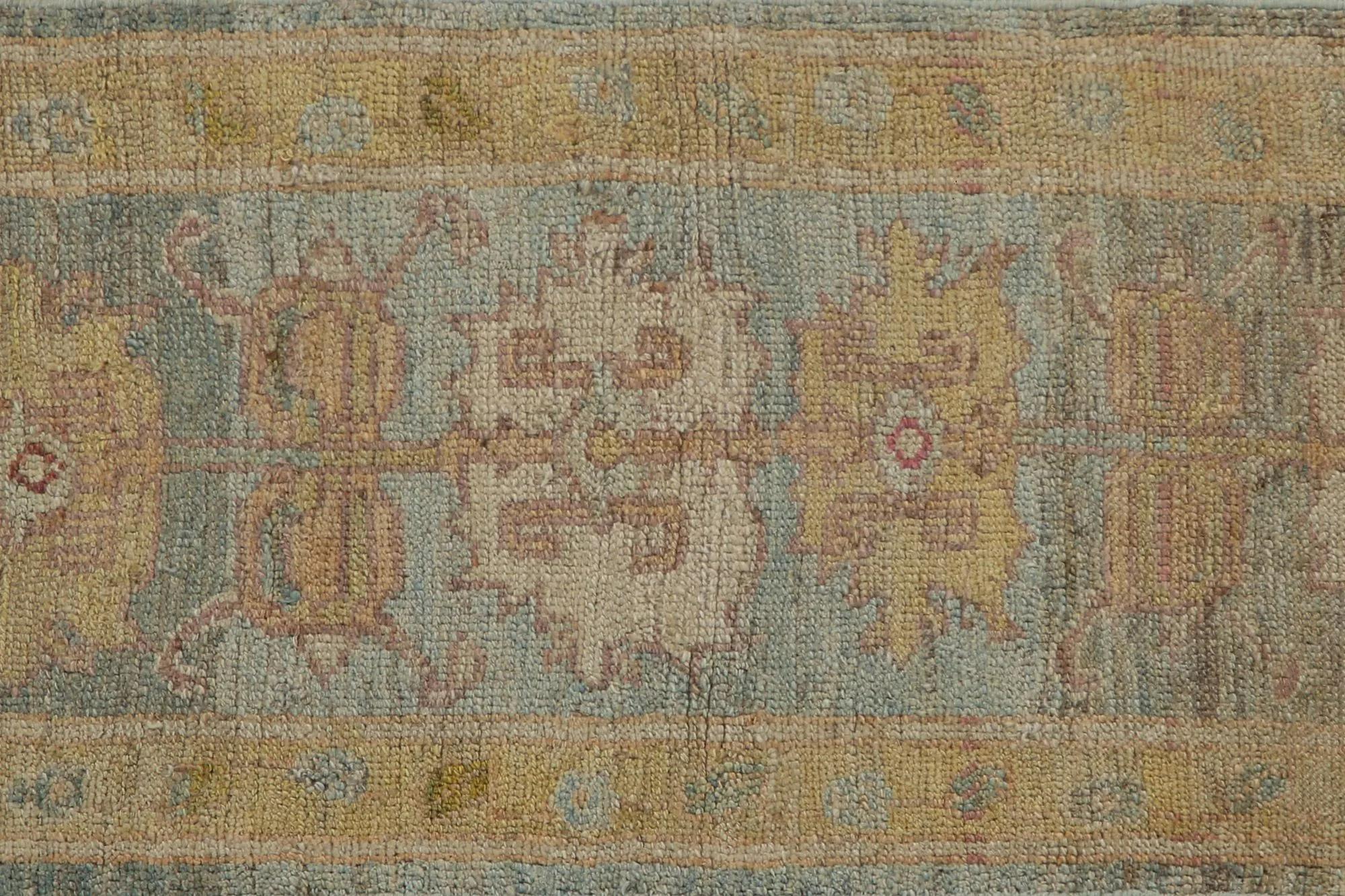 Entdecken Sie die Eleganz von Turkey Oushak mit seinen Teppichen. Dieses exklusive Design, das mit viel Liebe zum Detail entworfen wurde, ist perfekt, um Ihren Raum zu verschönern.