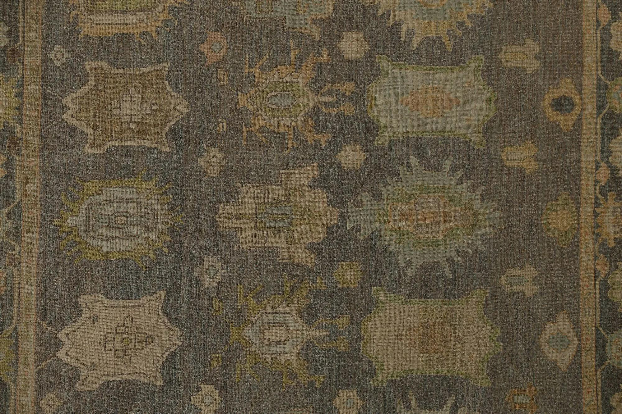 Entdecken Sie die Eleganz von Turkey Oushak mit seinen Teppichen. Dieses exklusive Design, das mit viel Liebe zum Detail entworfen wurde, ist perfekt, um Ihren Raum zu verschönern.