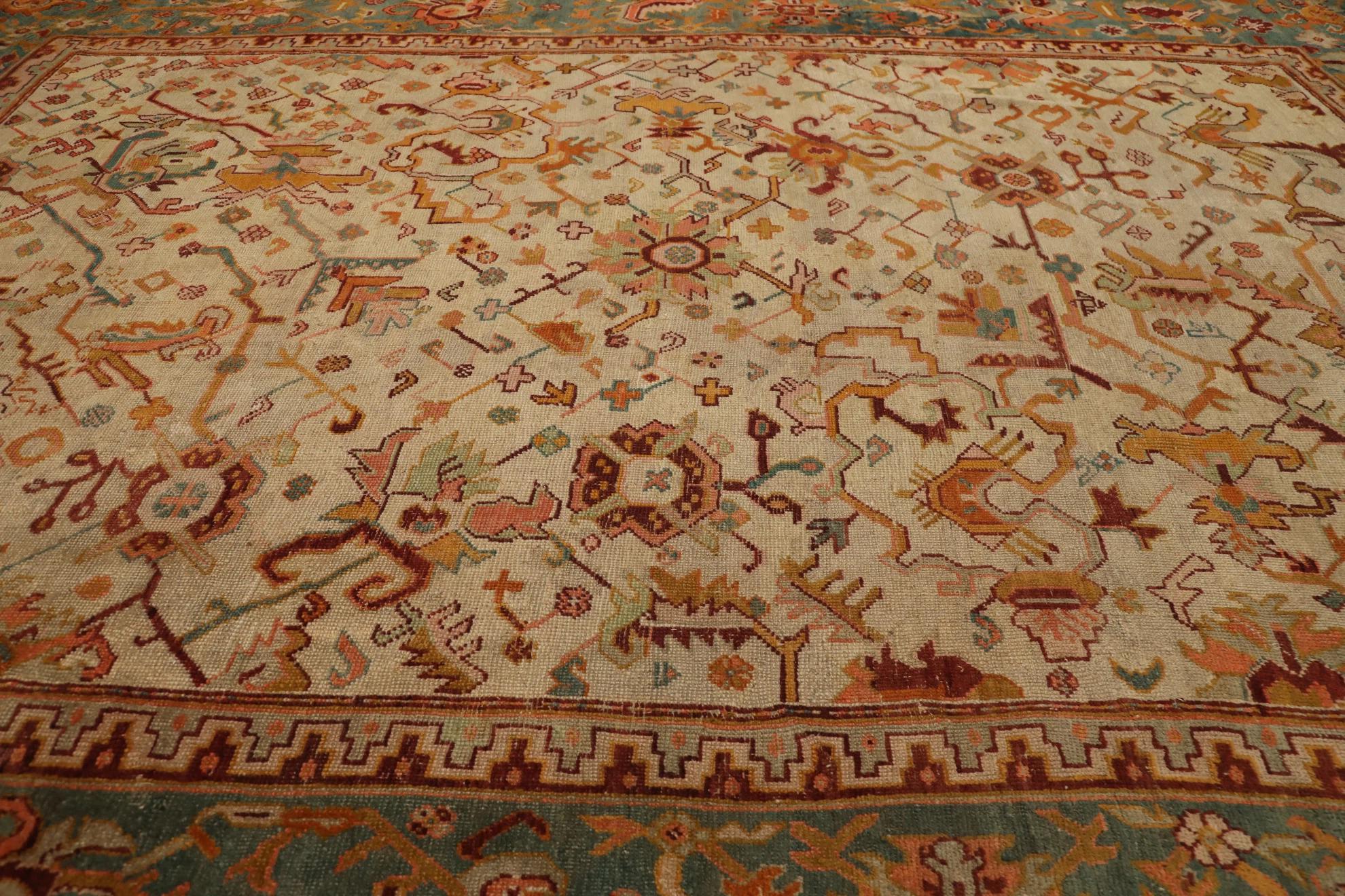 Tribale Tappeto Oushak in Turchia di dimensioni eccessive, circa 1910 - Disegno in lana verde avorio arancione - 99576 in vendita
