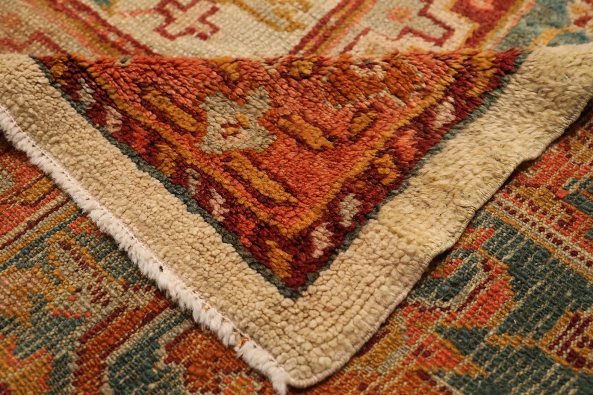 Tappeto Oushak in Turchia di dimensioni eccessive, circa 1910 - Disegno in lana verde avorio arancione - 99576 In condizioni ottime in vendita a Dallas, TX