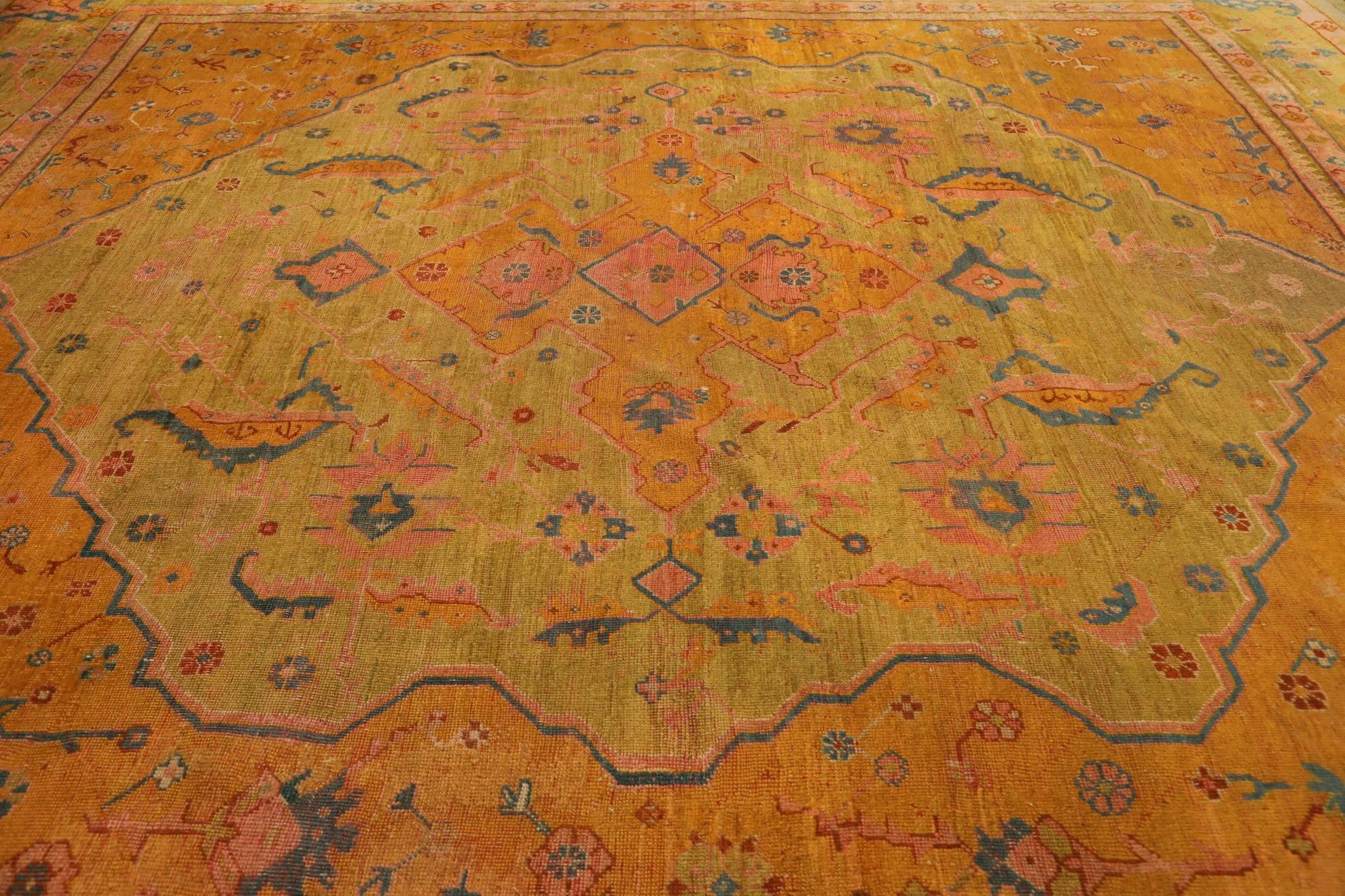 Tribale Tappeto Oushak in Turchia di dimensioni eccessive, circa 1910 - Lana, verde, arancione, rosa - 99577 in vendita