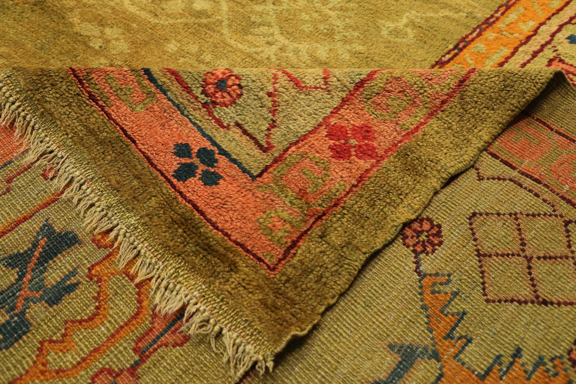 Tappeto Oushak in Turchia di dimensioni eccessive, circa 1910 - Disegno in lana verde rosa rosso - 99578 In condizioni ottime in vendita a Dallas, TX