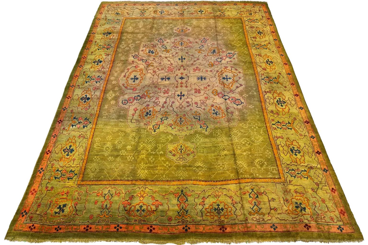 Turquía Oushak Sobre Alfombra Circa 1910 - Lana Verde Rosa Rojo Diseño - 99578 Tejido a mano en venta