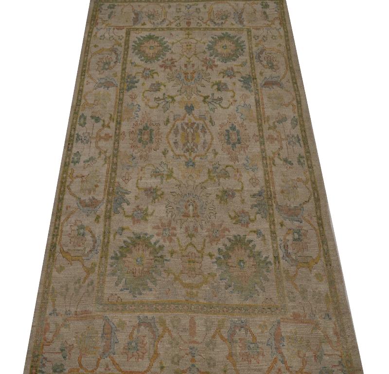 Entdecken Sie die Eleganz der Turkey Rose Collection mit Teppichen von Circa 1990. Dieses exklusive Design aus Wolle und BlauGrünElfenbeinGelb ist perfekt, um Ihren Raum zu verschönern.