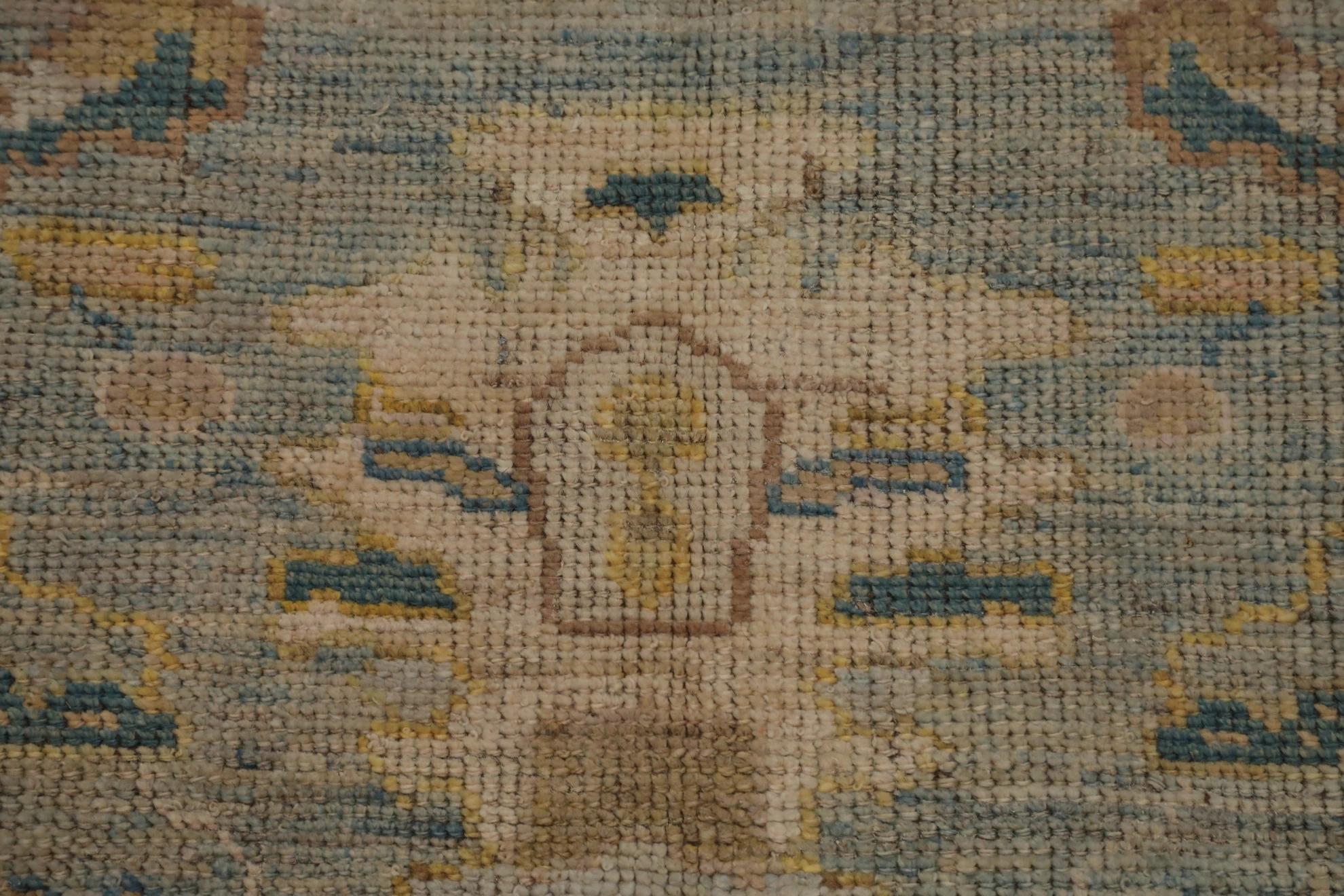 Noué à la main Petit tapis turc rose collection - Motif bleu ivoire taupe jaune - 99526 en vente
