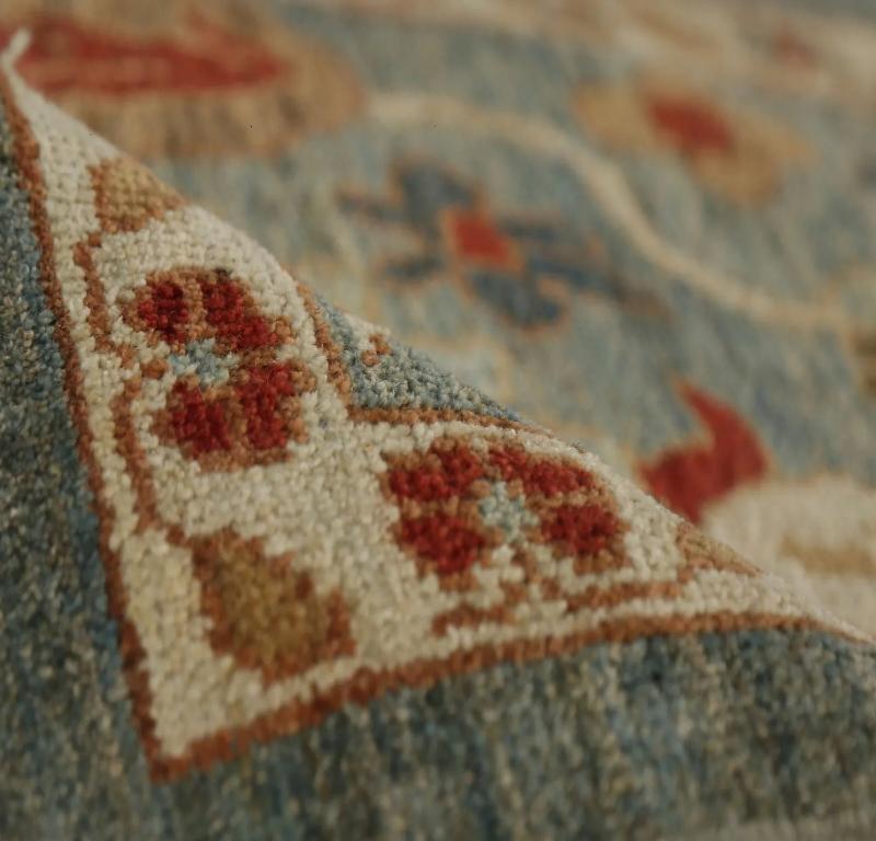 Descubre la elegancia de Turquía con Sultanabad Rugs. Diseñado con meticulosa atención al detalle, este diseño exclusivo es perfecto para realzar tu espacio.