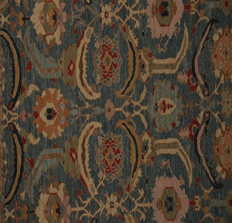 Découvrez l'élégance des tapis de Turquie Sultanabad. Conçu avec une attention méticuleuse aux détails, ce design exclusif est parfait pour mettre en valeur votre espace.