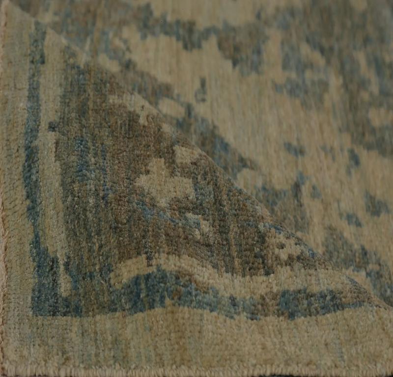 Descubre la elegancia de Turquía con Sultanabad Rugs. Diseñado con meticulosa atención al detalle, este diseño exclusivo es perfecto para realzar tu espacio.