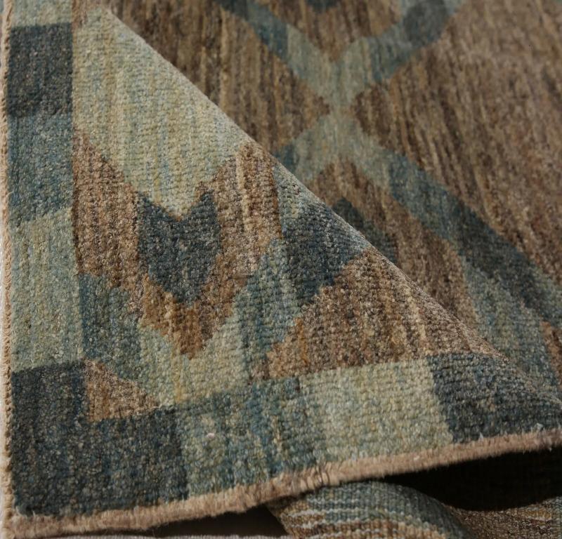 Scopri l'eleganza dei Sultanabad Rugs della Turchia. Progettato con una meticolosa attenzione ai dettagli, questo design esclusivo è perfetto per valorizzare il tuo spazio.