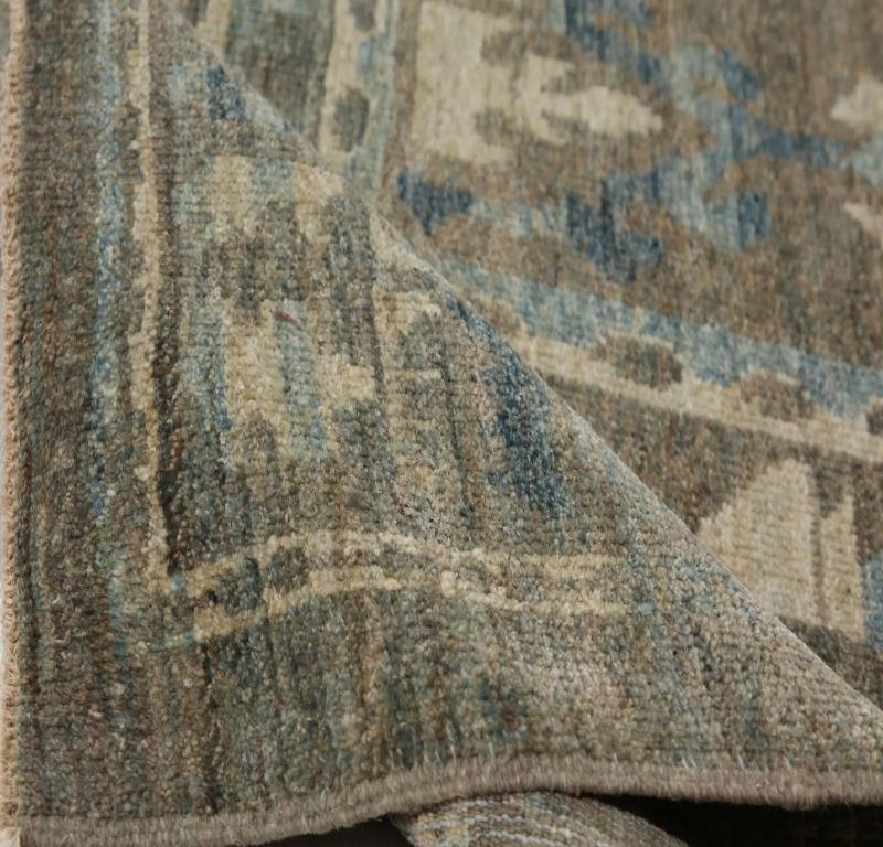 Découvrez l'élégance des tapis de Turquie Sultanabad. Conçu avec une attention méticuleuse aux détails, ce design exclusif est parfait pour mettre en valeur votre espace.