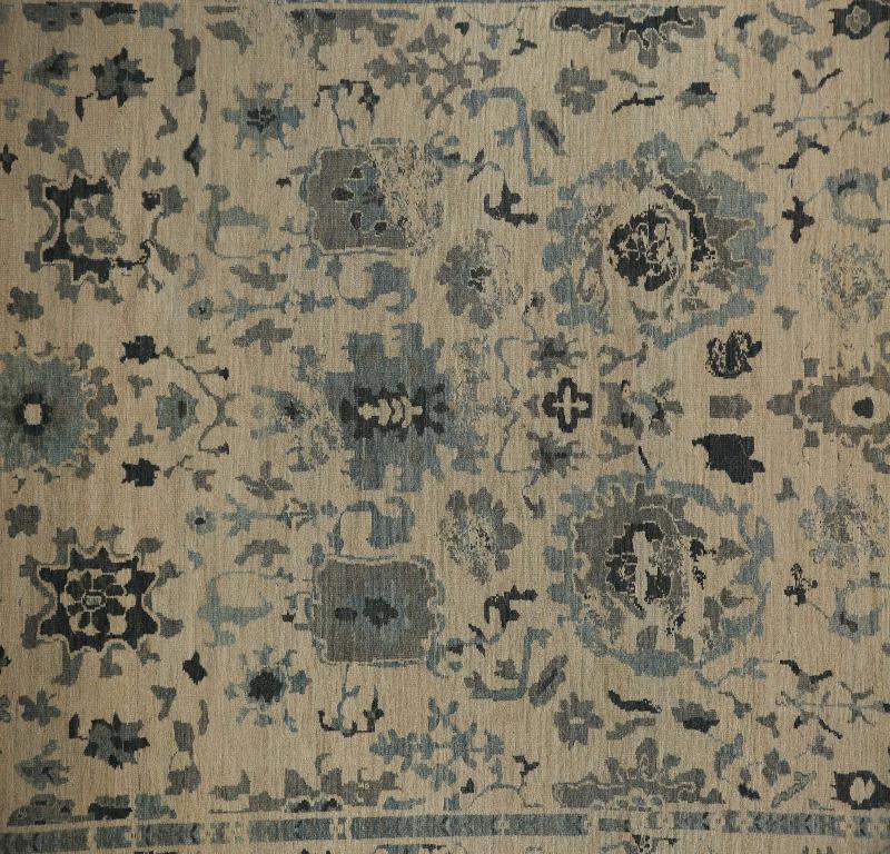 Découvrez l'élégance des tapis de Turquie Sultanabad. Conçu avec une attention méticuleuse aux détails, ce design exclusif est parfait pour mettre en valeur votre espace.