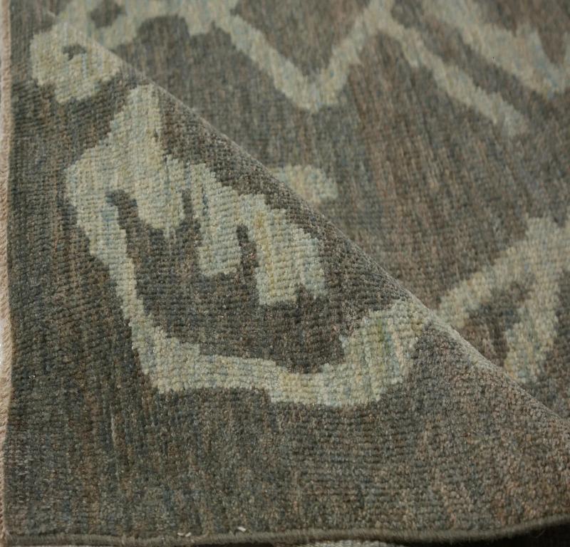 Descubre la elegancia de Turquía con Sultanabad Rugs. Diseñado con meticulosa atención al detalle, este diseño exclusivo es perfecto para realzar tu espacio.