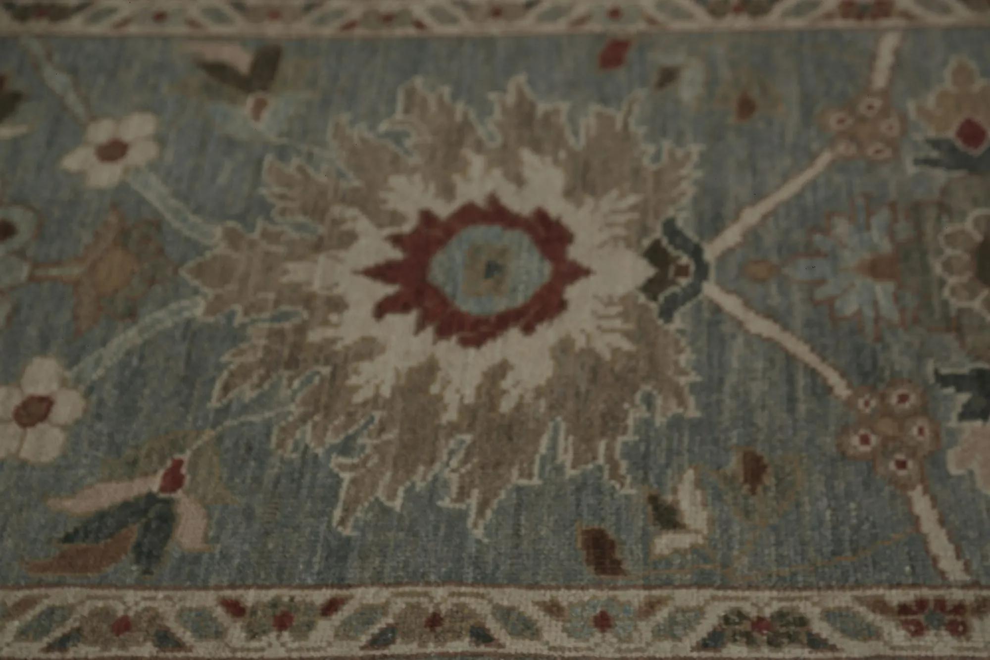 Scopri l'eleganza dei Sultanabad Rugs della Turchia. Progettato con una meticolosa attenzione ai dettagli, questo design esclusivo è perfetto per valorizzare il tuo spazio.