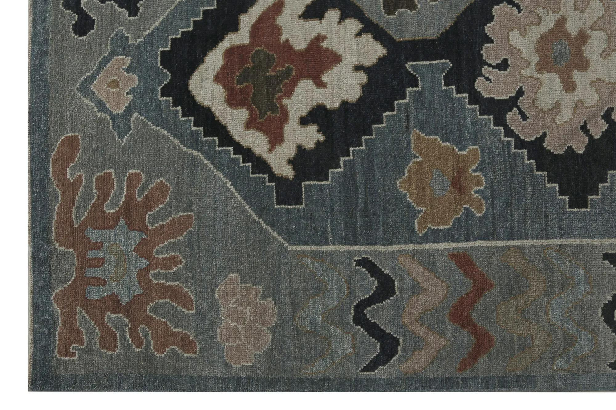 Descubre la elegancia de Turquía con Sultanabad Rugs. Diseñado con meticulosa atención al detalle, este diseño exclusivo es perfecto para realzar tu espacio.