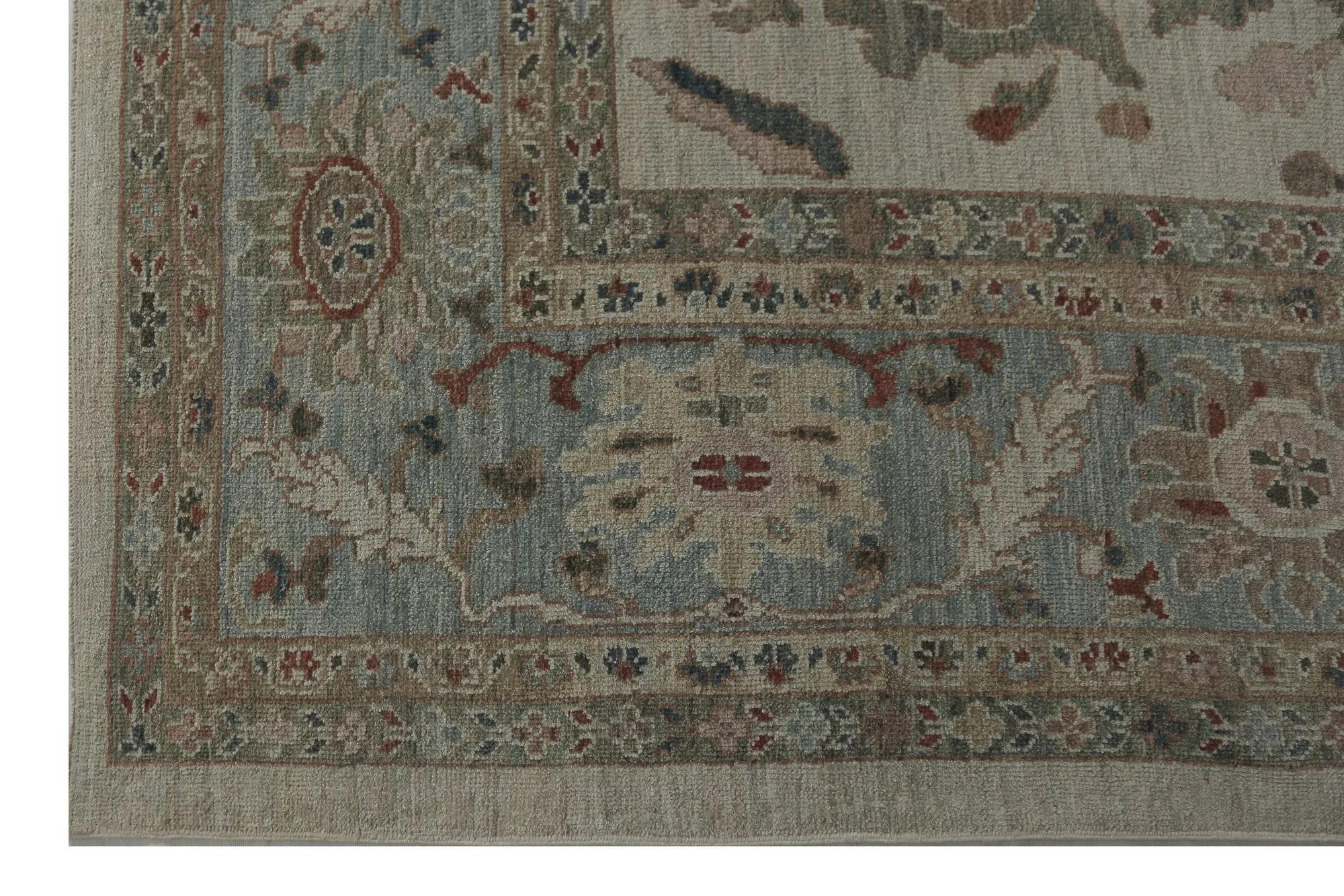 Scopri l'eleganza dei Sultanabad Rugs della Turchia. Progettato con una meticolosa attenzione ai dettagli, questo design esclusivo è perfetto per valorizzare il tuo spazio.