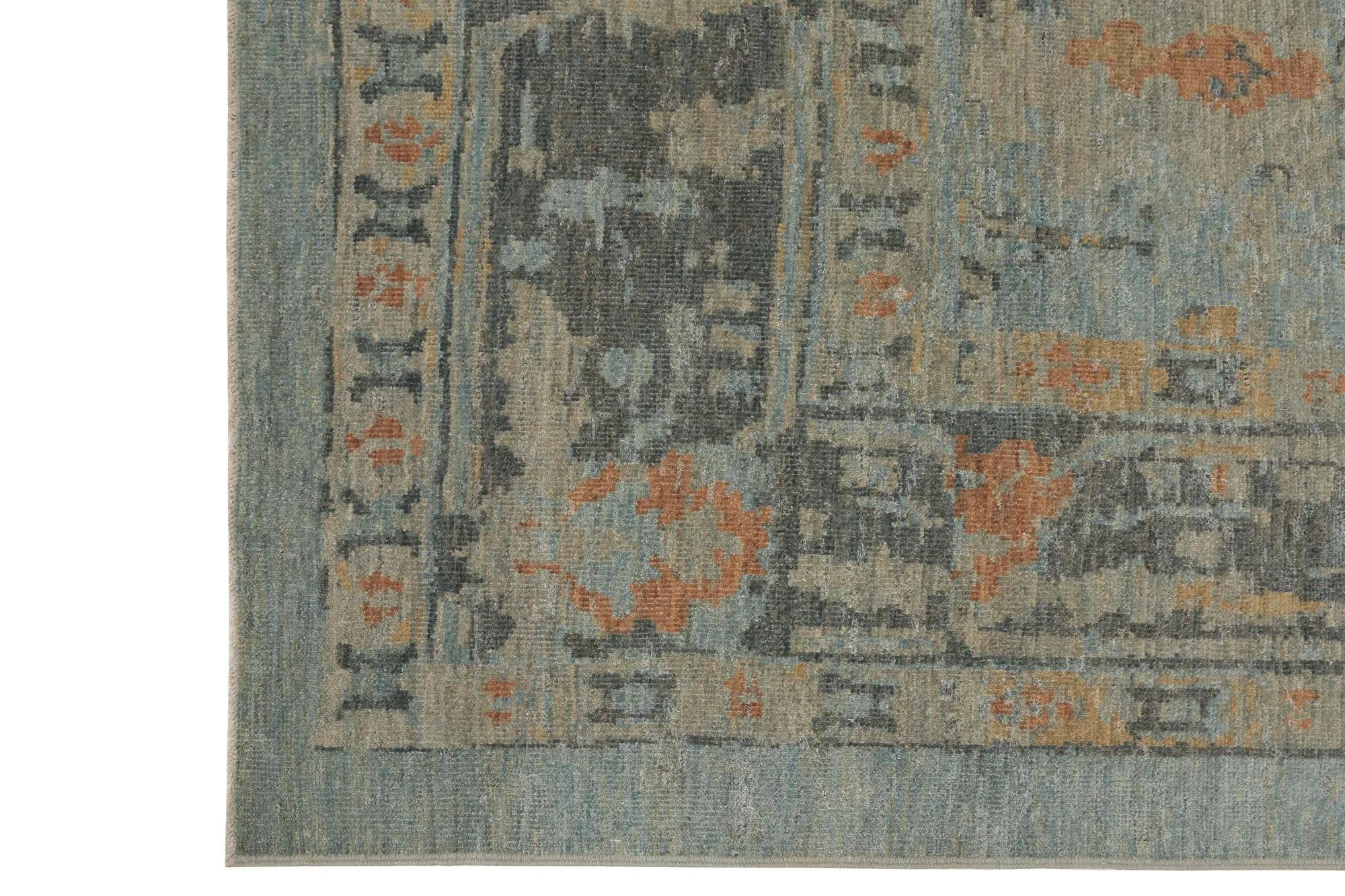 Scopri l'eleganza dei Sultanabad Rugs della Turchia. Progettato con una meticolosa attenzione ai dettagli, questo design esclusivo è perfetto per valorizzare il tuo spazio.