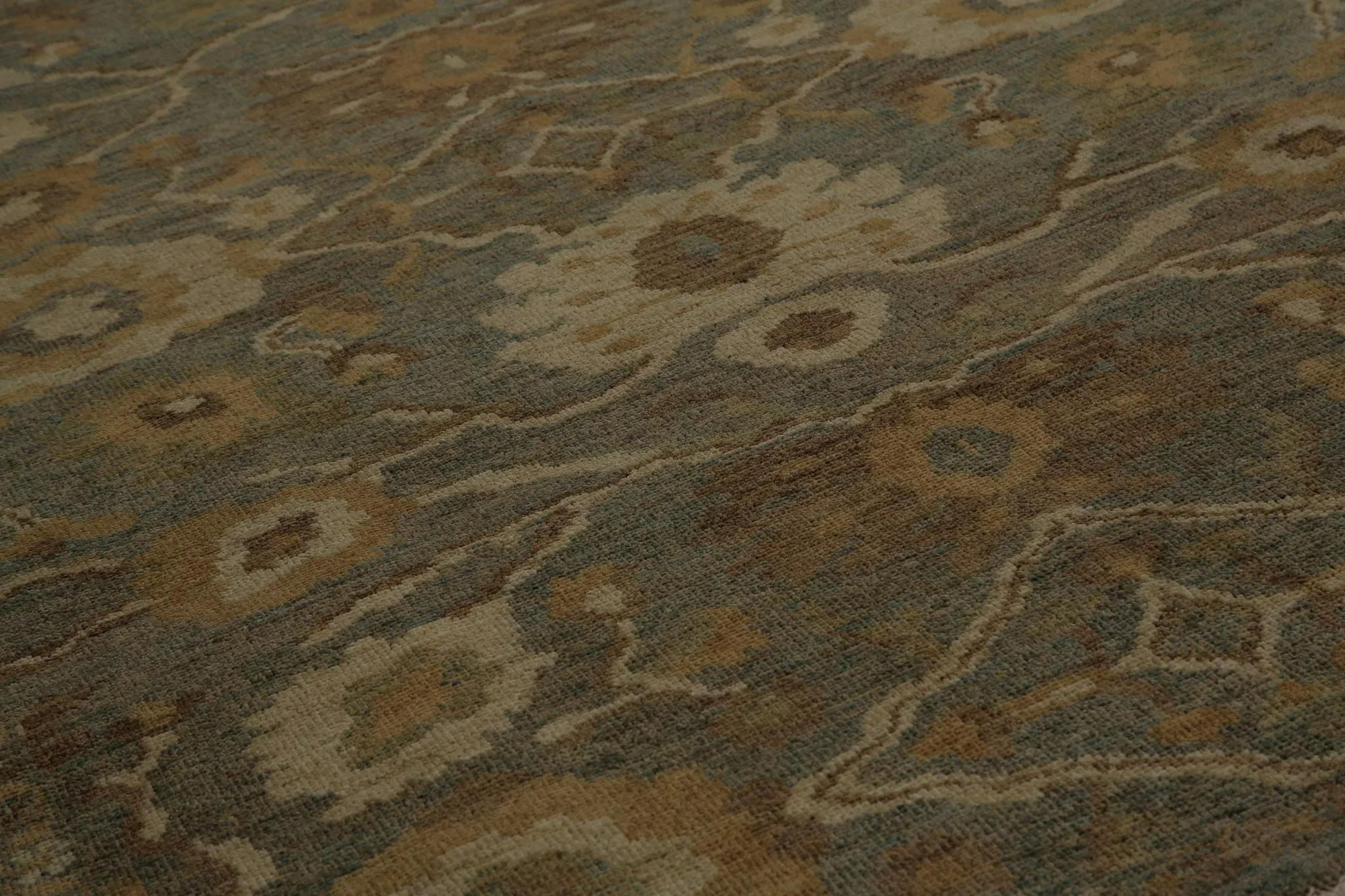 Scopri l'eleganza dei Sultanabad Rugs della Turchia. Progettato con una meticolosa attenzione ai dettagli, questo design esclusivo è perfetto per valorizzare il tuo spazio.