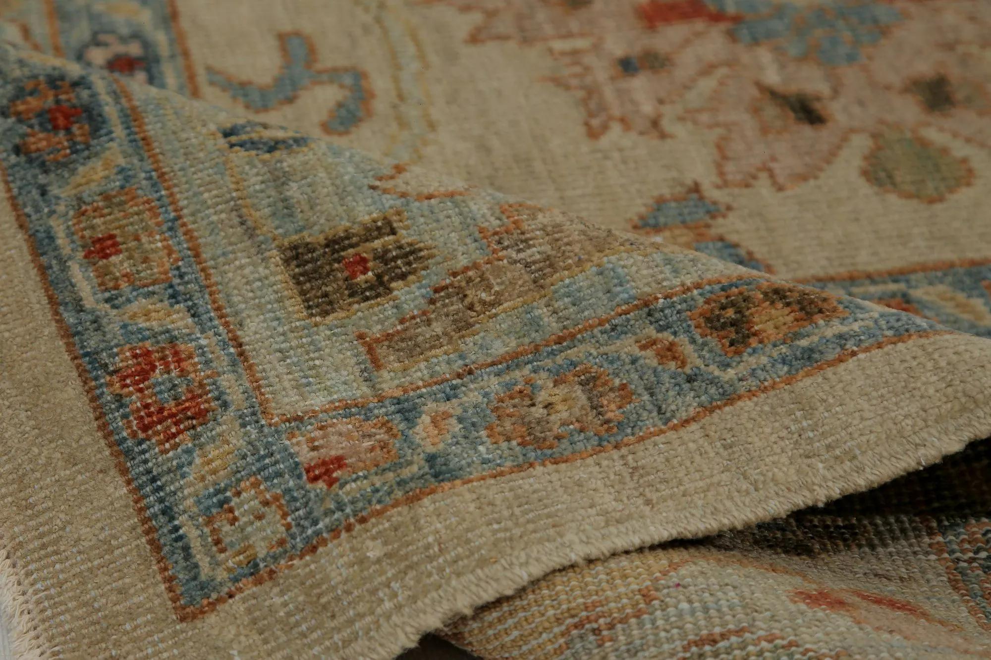 Scopri l'eleganza dei Sultanabad Rugs della Turchia. Progettato con una meticolosa attenzione ai dettagli, questo design esclusivo è perfetto per valorizzare il tuo spazio.