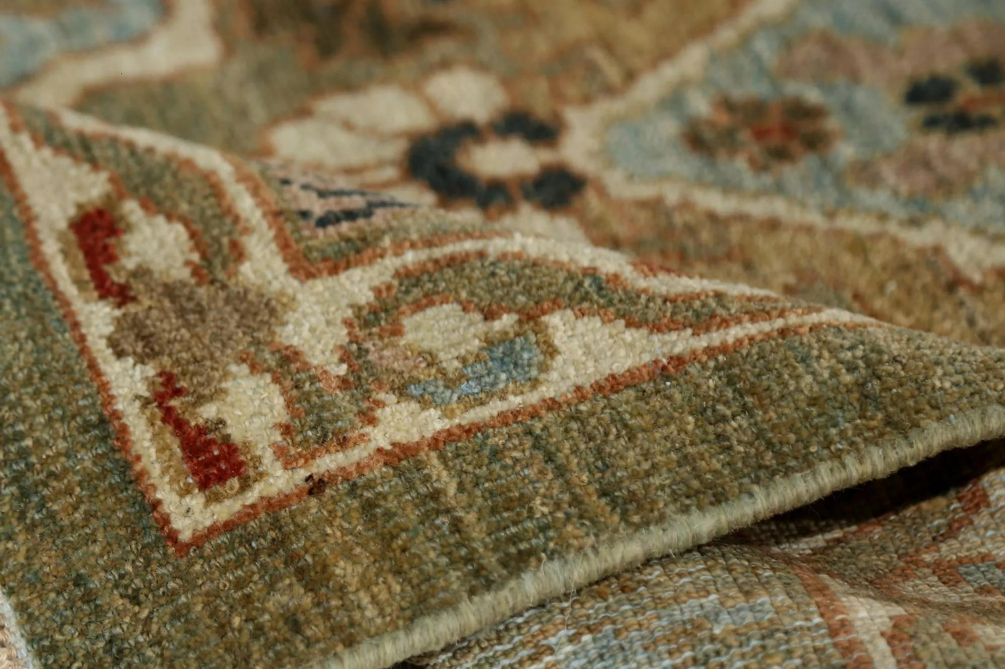 Scopri l'eleganza dei Sultanabad Rugs della Turchia. Progettato con una meticolosa attenzione ai dettagli, questo design esclusivo è perfetto per valorizzare il tuo spazio.