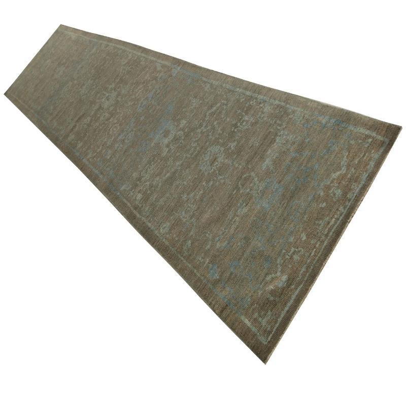 Scopri l'eleganza dei Sultanabad Rugs della Turchia. Progettato con una meticolosa attenzione ai dettagli, questo design esclusivo è perfetto per valorizzare il tuo spazio.