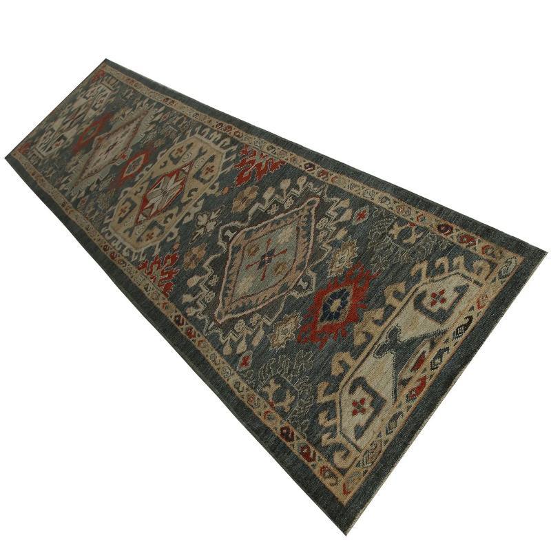 Descubre la elegancia de Turquía con Sultanabad Rugs. Diseñado con meticulosa atención al detalle, este diseño exclusivo es perfecto para realzar tu espacio.