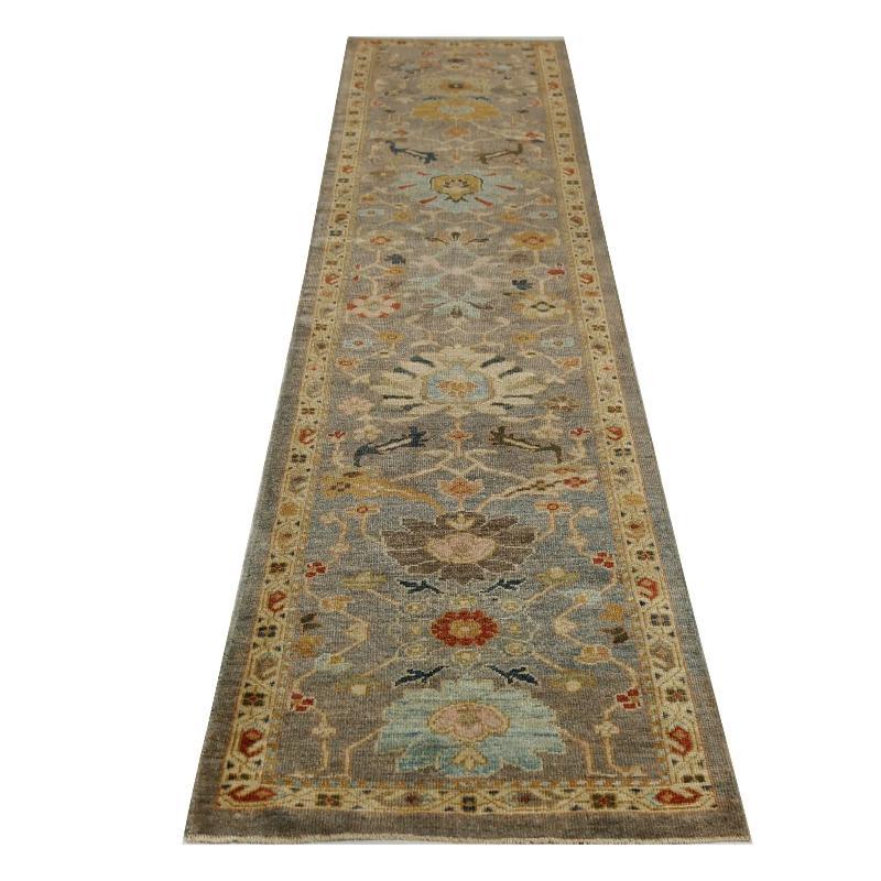 Descubre la elegancia de Turquía con Sultanabad Rugs. Diseñado con meticulosa atención al detalle, este diseño exclusivo es perfecto para realzar tu espacio.