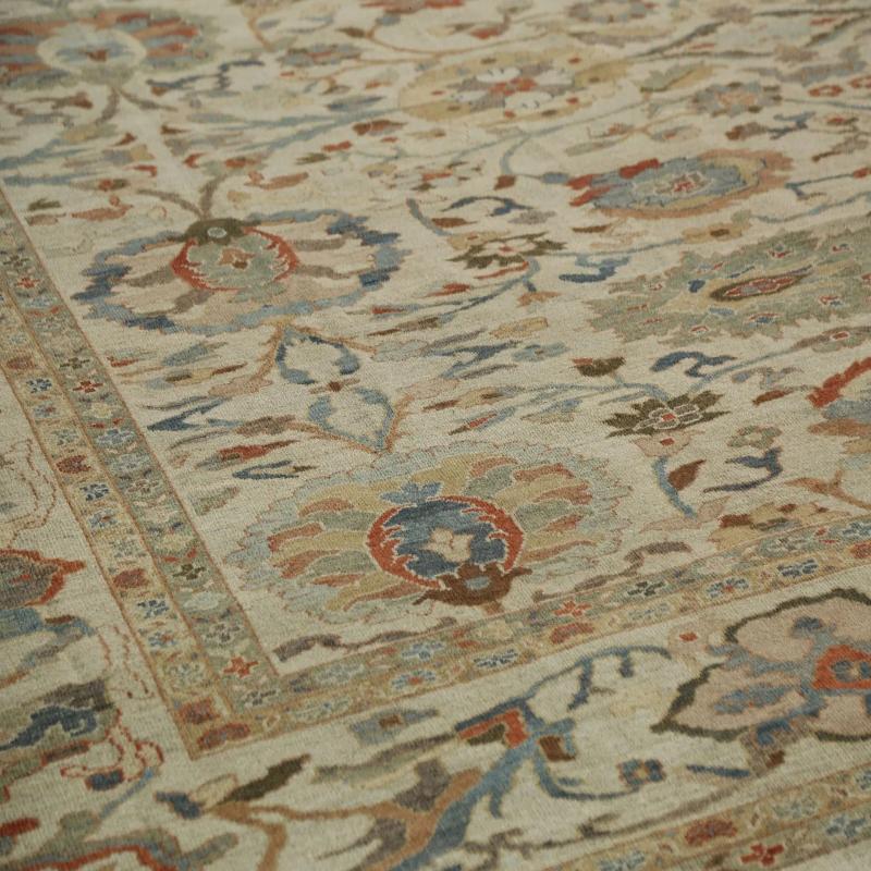 Scopri l'eleganza dei Sultanabad Rugs della Turchia. Progettato con una meticolosa attenzione ai dettagli, questo design esclusivo è perfetto per valorizzare il tuo spazio.