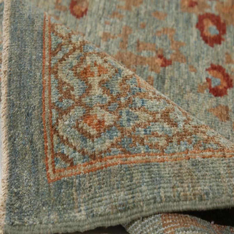 Scopri l'eleganza dei Sultanabad Rugs della Turchia. Progettato con una meticolosa attenzione ai dettagli, questo design esclusivo è perfetto per valorizzare il tuo spazio.