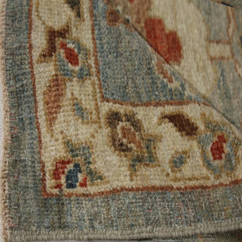 Descubre la elegancia de Turquía con Sultanabad Rugs. Diseñado con meticulosa atención al detalle, este diseño exclusivo es perfecto para realzar tu espacio.