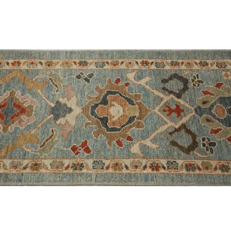 Descubre la elegancia de Turquía con Sultanabad Rugs. Diseñado con meticulosa atención al detalle, este diseño exclusivo es perfecto para realzar tu espacio.