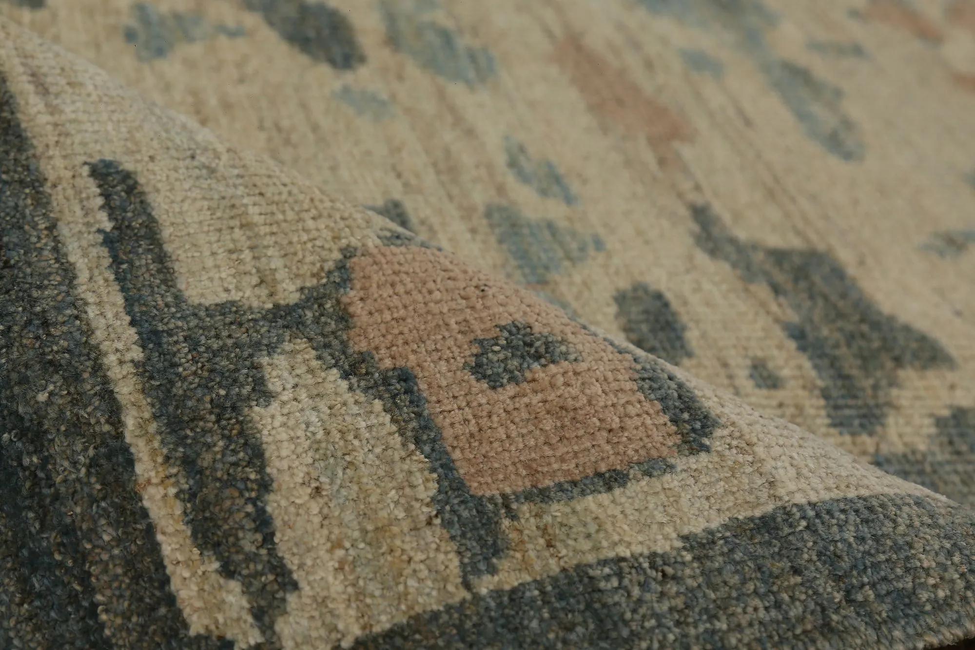 Entdecken Sie die Eleganz von Turkey Sultanabad mit seinen Teppichen. Dieses exklusive Design, das mit viel Liebe zum Detail entworfen wurde, ist perfekt, um Ihren Raum zu verschönern.