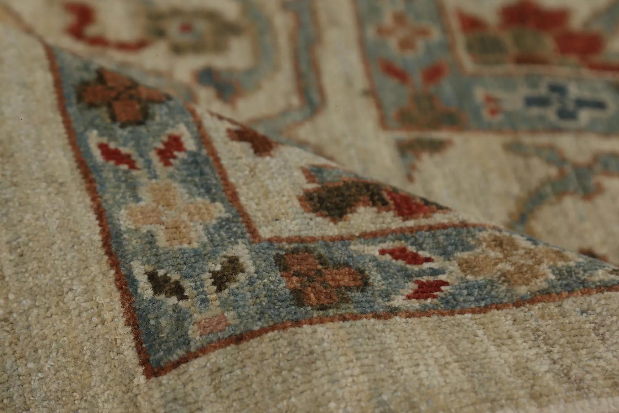 Scopri l'eleganza dei Sultanabad Rugs della Turchia. Progettato con una meticolosa attenzione ai dettagli, questo design esclusivo è perfetto per valorizzare il tuo spazio.