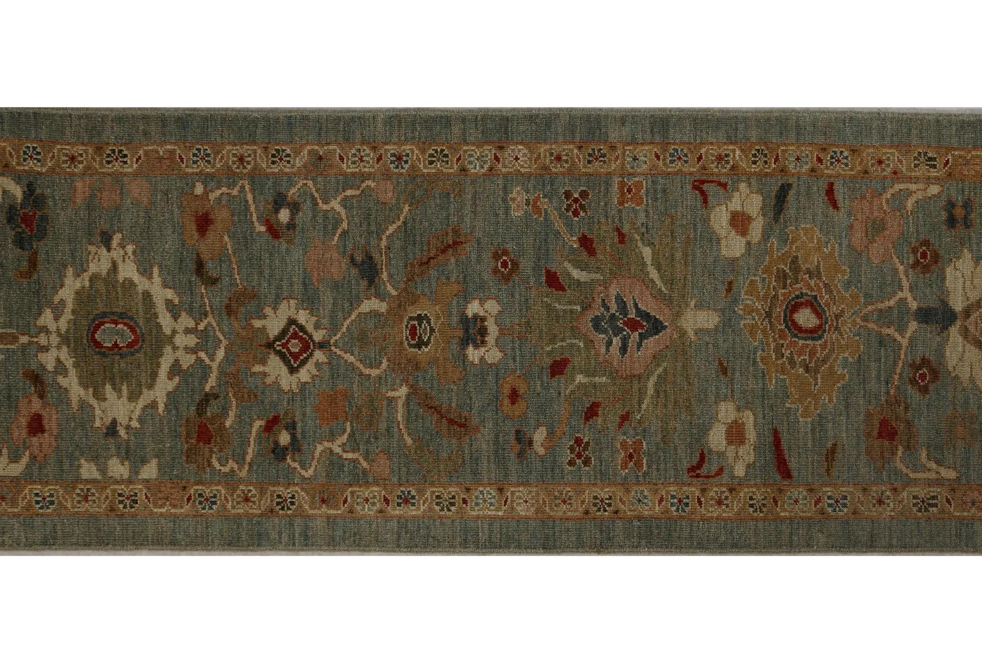 Scopri l'eleganza dei Sultanabad Rugs della Turchia. Progettato con una meticolosa attenzione ai dettagli, questo design esclusivo è perfetto per valorizzare il tuo spazio.