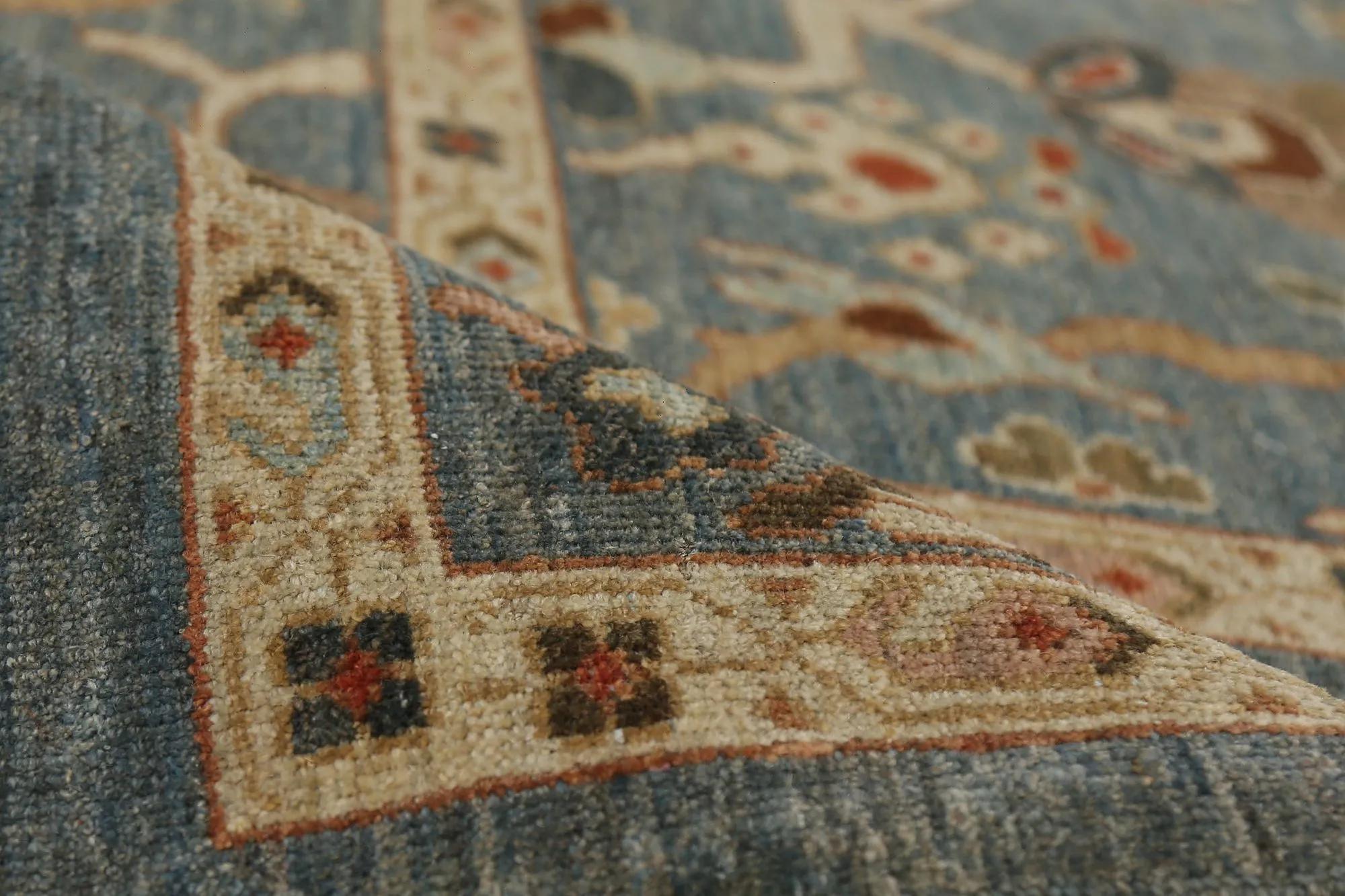 Scopri l'eleganza dei Sultanabad Rugs della Turchia. Progettato con una meticolosa attenzione ai dettagli, questo design esclusivo è perfetto per valorizzare il tuo spazio.