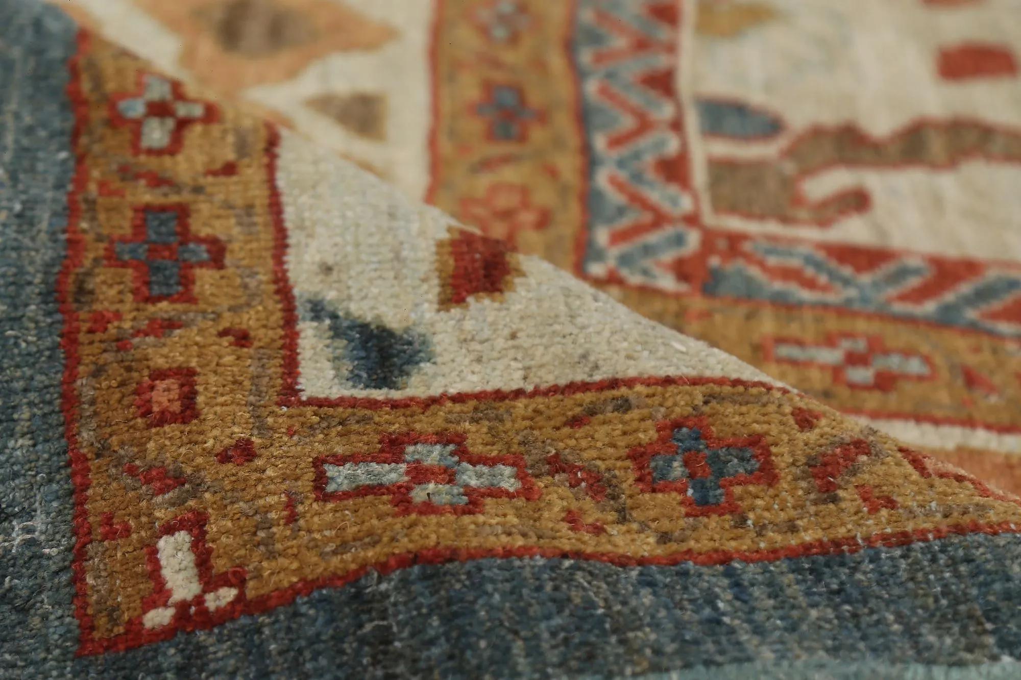 Descubre la elegancia de Turquía con Sultanabad Rugs. Diseñado con meticulosa atención al detalle, este diseño exclusivo es perfecto para realzar tu espacio.