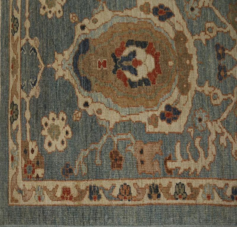 Descubre la elegancia de Turquía con Sultanabad Rugs. Diseñado con meticulosa atención al detalle, este diseño exclusivo es perfecto para realzar tu espacio.