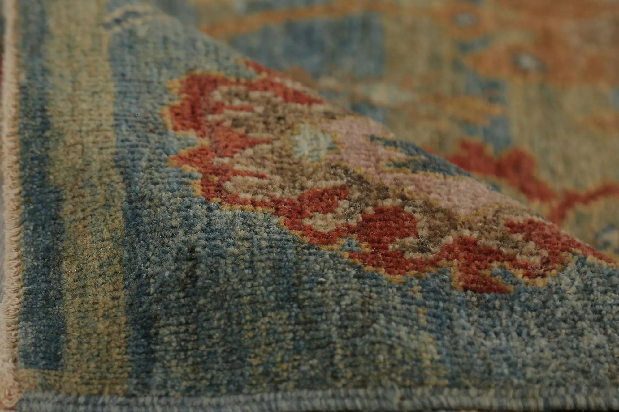 Descubre la elegancia de Turquía con Sultanabad Rugs. Diseñado con meticulosa atención al detalle, este diseño exclusivo es perfecto para realzar tu espacio.